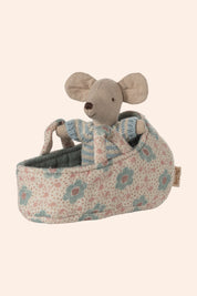 Maileg - Baby Mouse in Carry Cot - Blue - Strawberries & Cream - Ingrid Lewis - Designer
Stuffed mouse toy in a floral-patterned basket.