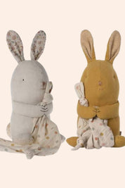 Maileg - Lullaby Friends - Bunny - Dusty Yellow - Strawberries & Cream