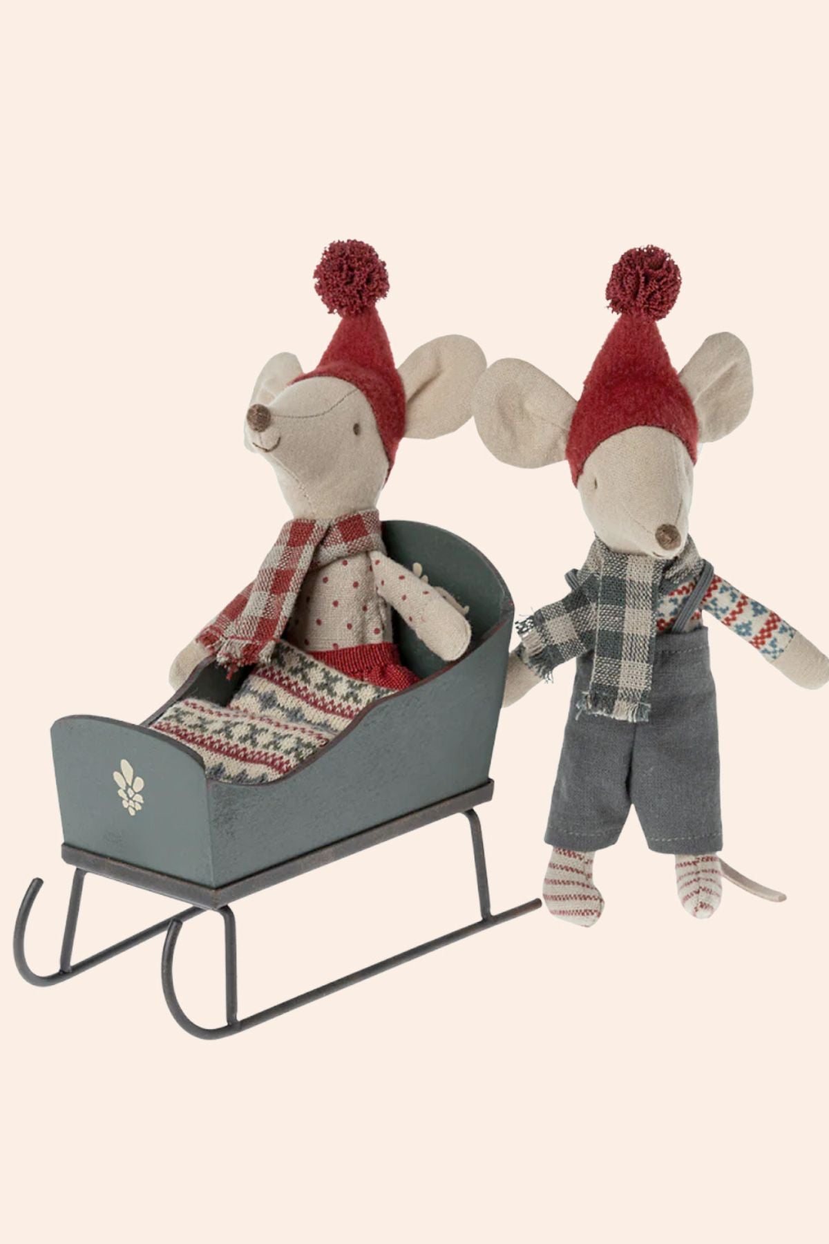 Maileg - Mouse - Sleigh Mouse - Green - Strawberries & Cream