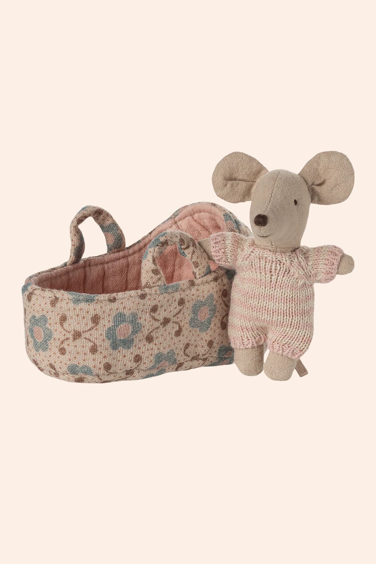 Maileg - Baby Mouse in Carry Cot - Rose - Strawberries & Cream - Ingrid Lewis - Designer
Stuffed mouse toy with floral-patterned basket.