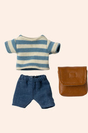 Maileg -  Clothes and Bag - Big Brother - Brown  - Strawberries & Cream - Ingrid Lewis - Designer
Set of miniature striped shirt, jeans, and brown leather pouch on a beige background