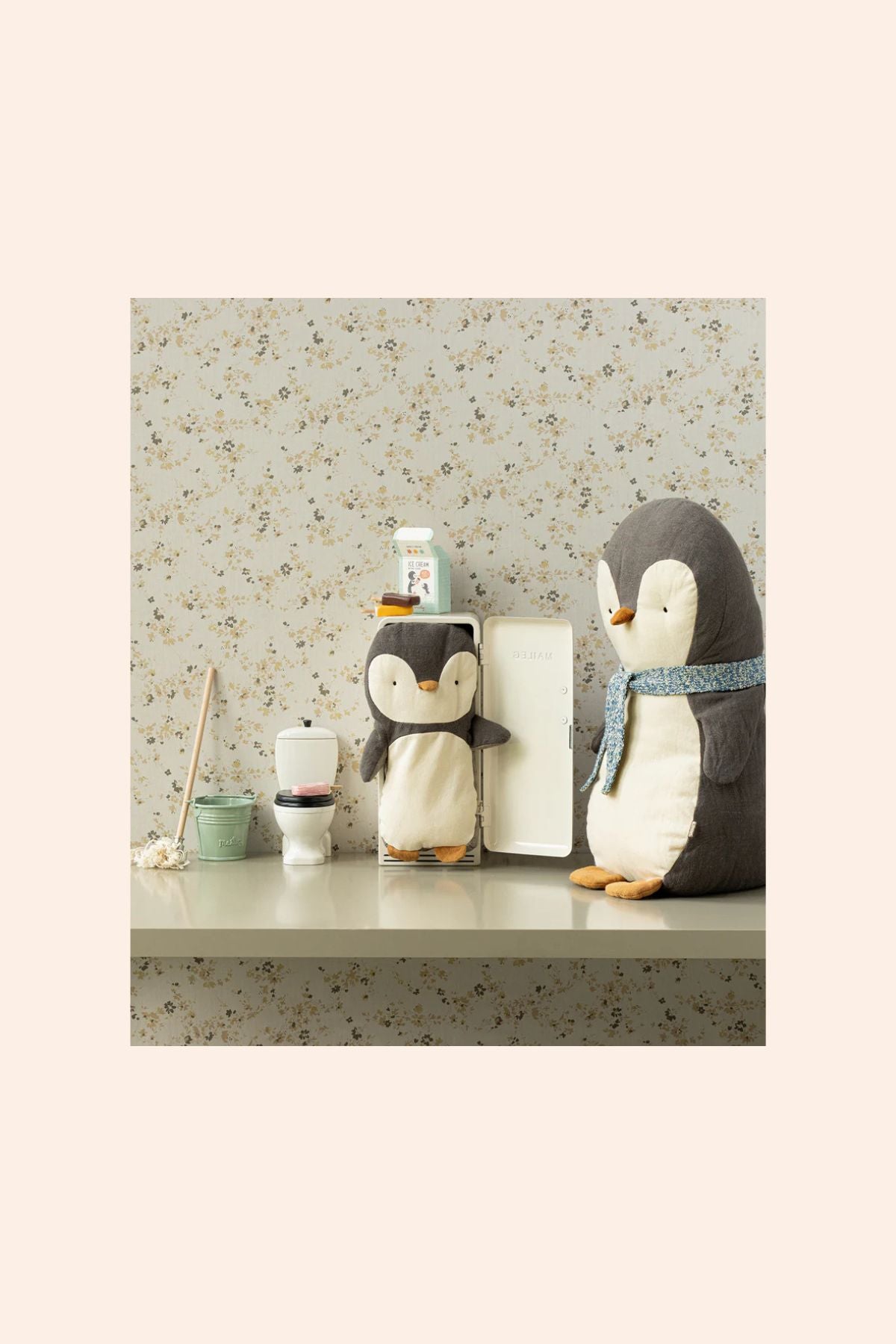 Maileg - Maileg - Penguin, Small - Strawberries & Cream - toys