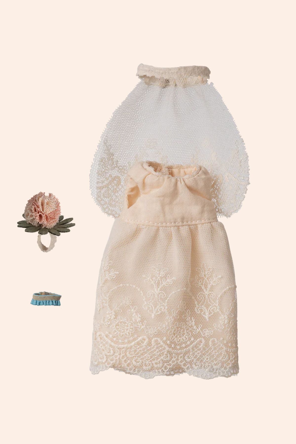 Maileg - Wedding Dress - Mum Mouse - Strawberries & Cream - Ingrid Lewis - Designer 
White lace dress with matching headband and hair clip 