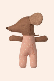 Maileg Sleepy / Wakey Baby Mouse in Matchbox - Rose - Strawberries & Cream - Ingrid Lewis - Designer 
Stuffed mouse toy with a pink body and brown head.