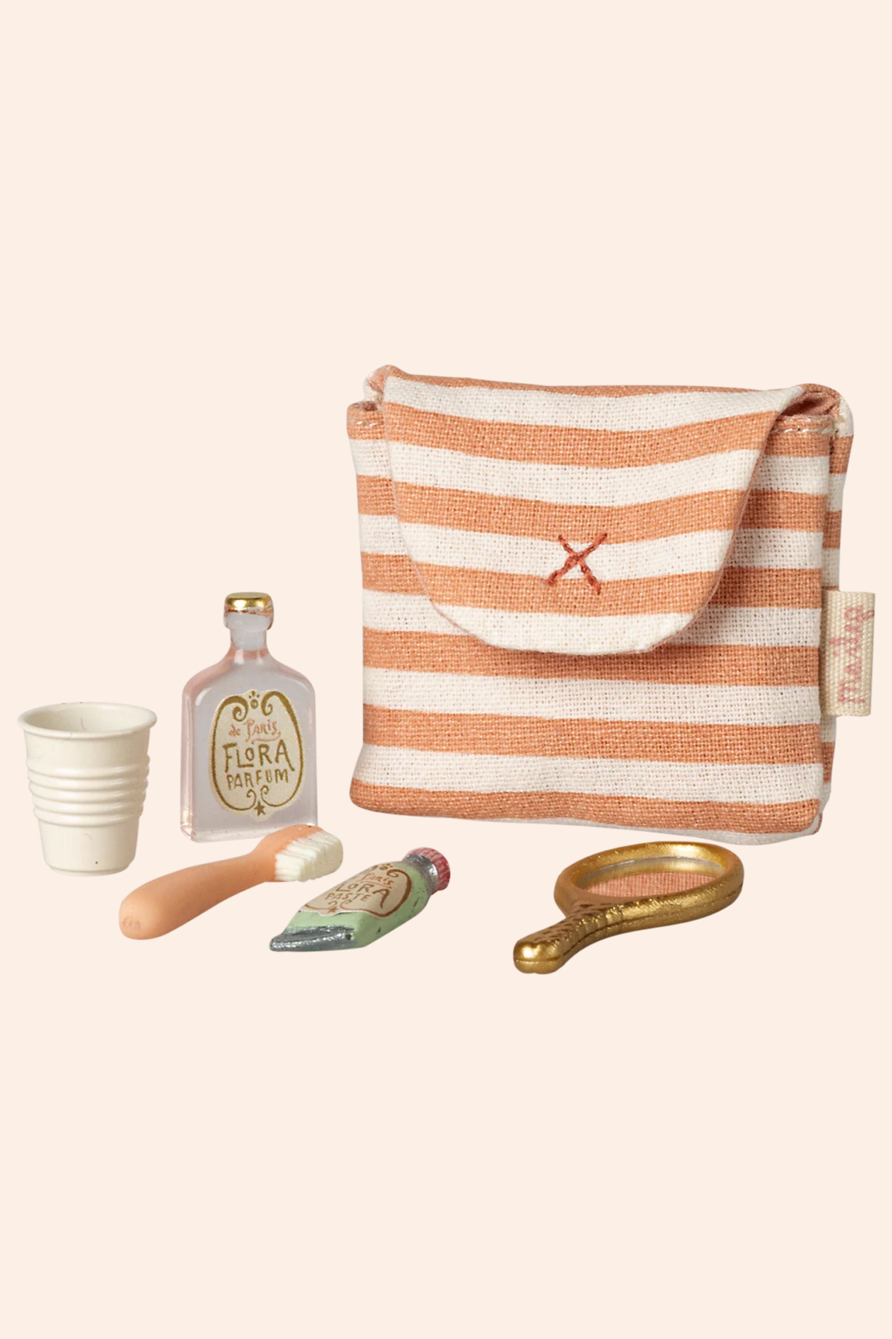 Maileg_Toothbrush_set_in_bag_Mouse_Coral_stripe_strawberries_and_cream_1.jpg