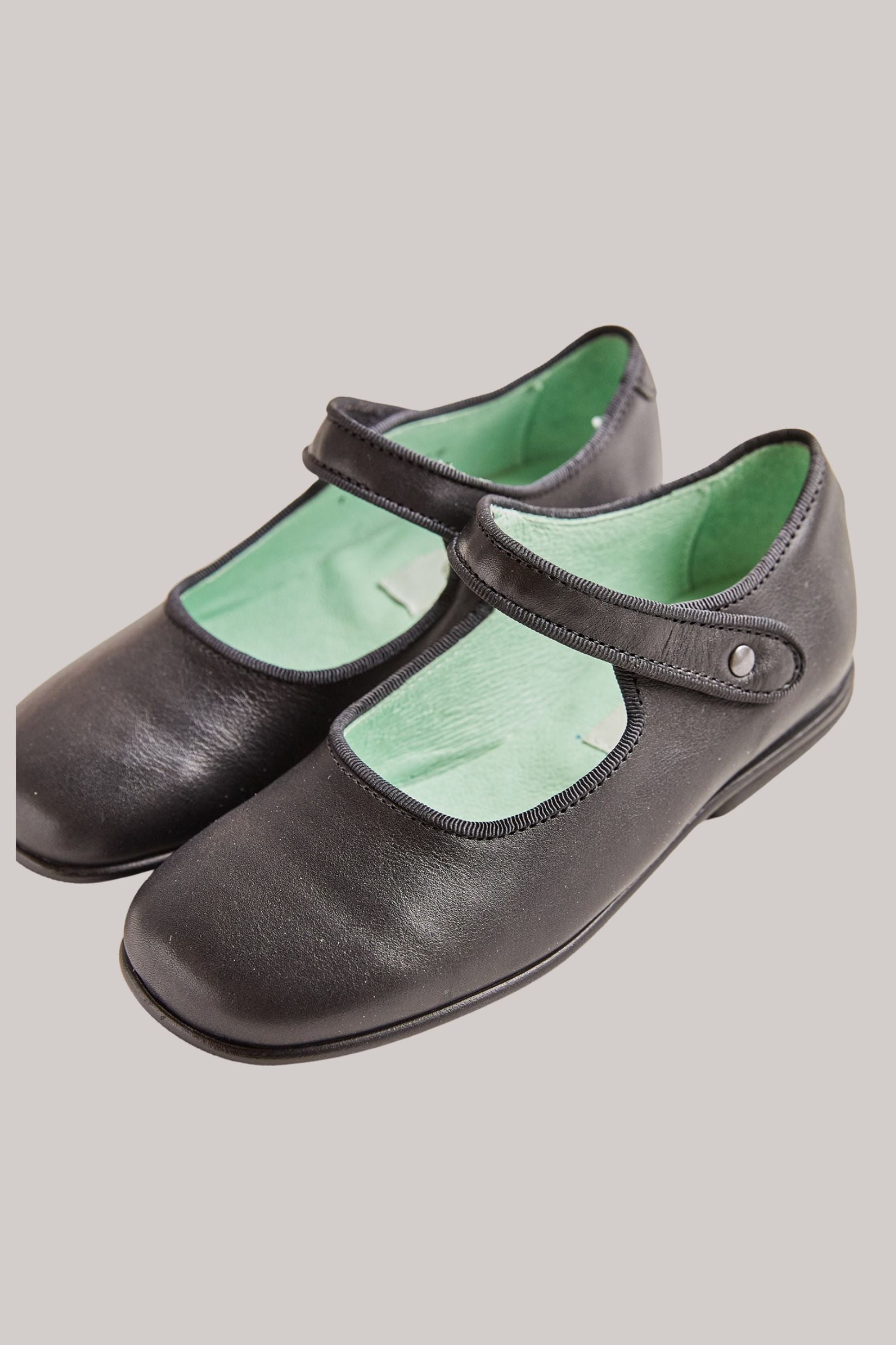 Papouelli - Black Leather - Strawberries & Cream - Ingrid Lewis - Designer  Pair of black shoes with green lining 